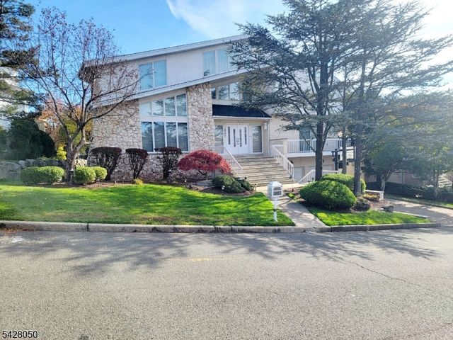 307 Center St, Englewood Cliffs Boro, NJ 07632