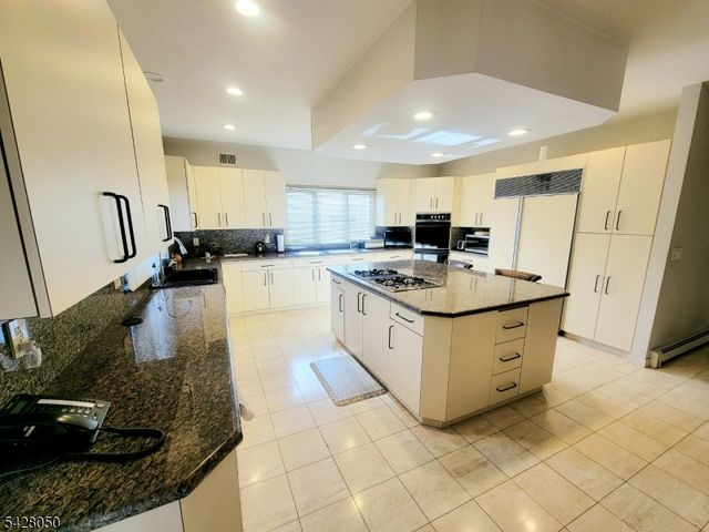307 Center St, Englewood Cliffs Boro, NJ 07632