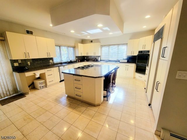 307 Center St, Englewood Cliffs Boro, NJ 07632