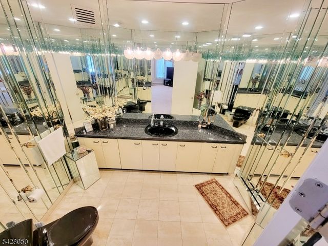 307 Center St, Englewood Cliffs Boro, NJ 07632