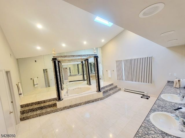 307 Center St, Englewood Cliffs Boro, NJ 07632