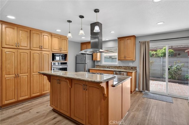 14802 Newport 20B, Tustin, CA 92780