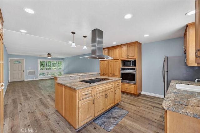 14802 Newport 20B, Tustin, CA 92780
