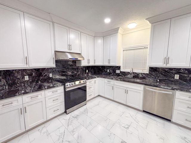 19207 Poplar Trails Lane, Tomball, TX 77375