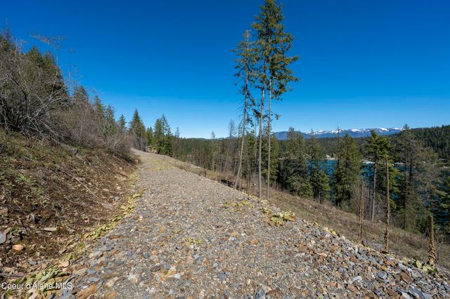 577 Midas Dr, Sagle, ID 83860