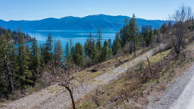 577 Midas Dr, Sagle, ID 83860