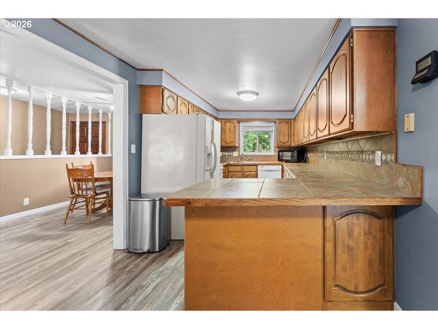 685 Sw 20TH Cir, Troutdale, OR 97060