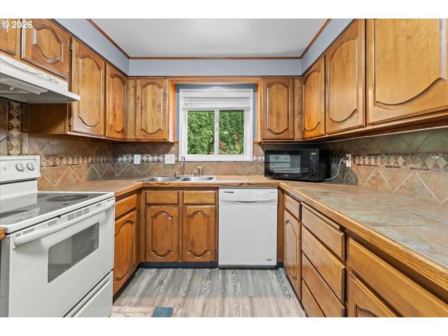 685 Sw 20TH Cir, Troutdale, OR 97060