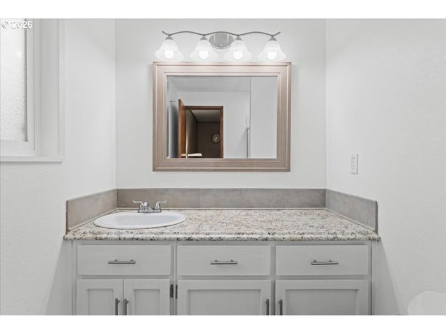 685 Sw 20TH Cir, Troutdale, OR 97060
