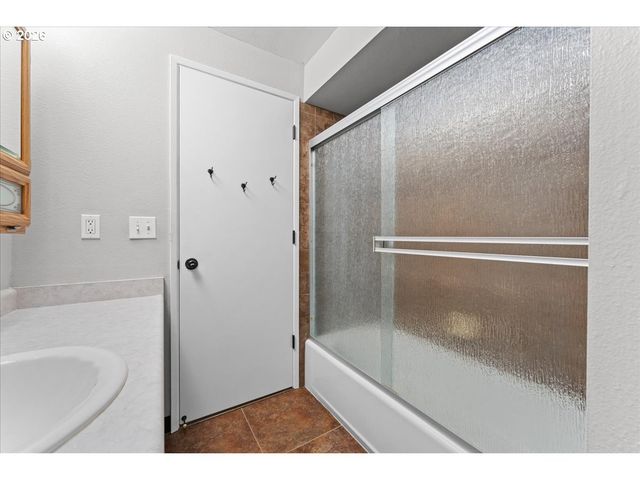 685 Sw 20TH Cir, Troutdale, OR 97060
