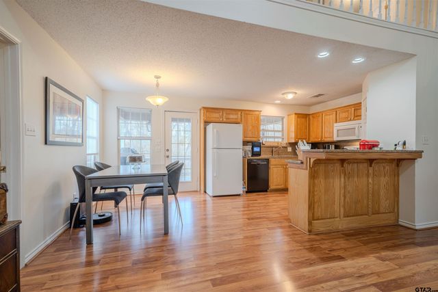 221 Butternut Glen, Holly Lake Ranch, TX 75765