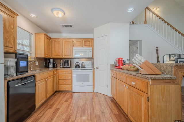 221 Butternut Glen, Holly Lake Ranch, TX 75765