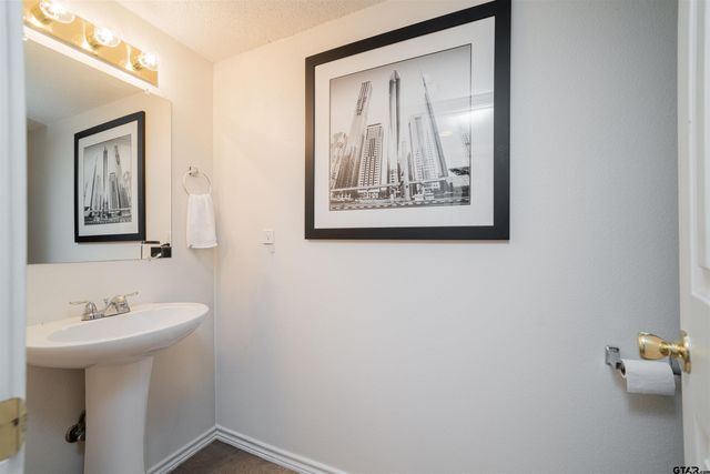 221 Butternut Glen, Holly Lake Ranch, TX 75765