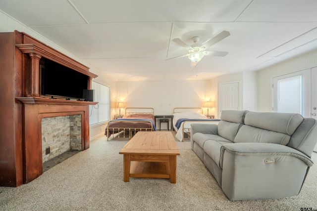 221 Butternut Glen, Holly Lake Ranch, TX 75765