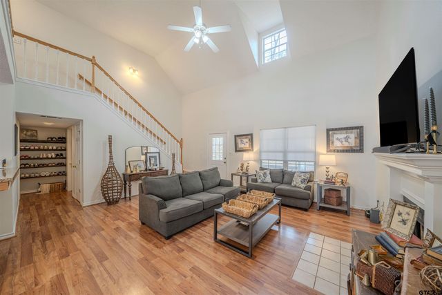 221 Butternut Glen, Holly Lake Ranch, TX 75765