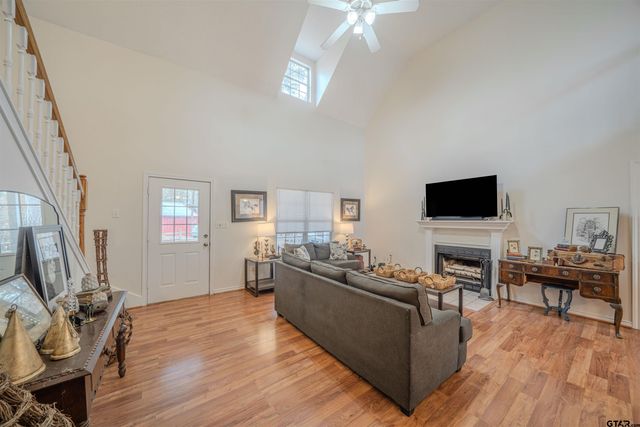 221 Butternut Glen, Holly Lake Ranch, TX 75765