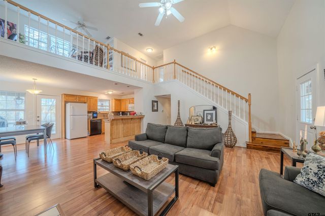 221 Butternut Glen, Holly Lake Ranch, TX 75765