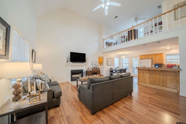 221 Butternut Glen, Holly Lake Ranch, TX 75765