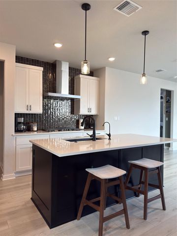 109 High Valley DR, Liberty Hill, TX 78642