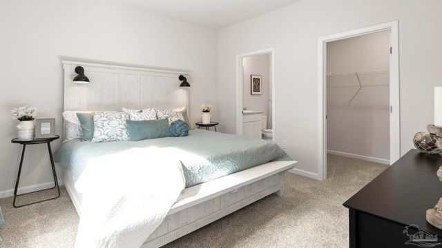 2135 Aqua St, Gulf Breeze, FL 32563