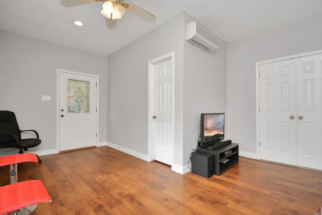 2322 Lord Nelson Drive, Seabrook, TX 77586