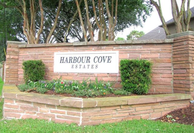 2322 Lord Nelson Drive, Seabrook, TX 77586