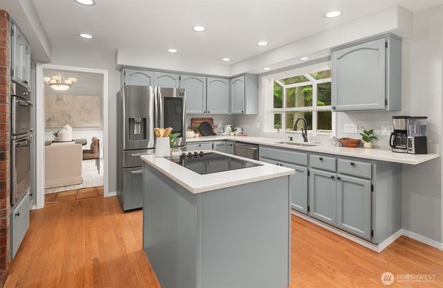 8826 E Meadow Lake Drive, Snohomish, WA 98290