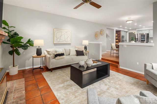8826 E Meadow Lake Drive, Snohomish, WA 98290