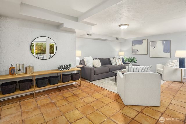 8826 E Meadow Lake Drive, Snohomish, WA 98290