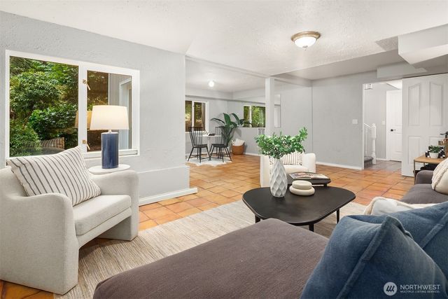 8826 E Meadow Lake Drive, Snohomish, WA 98290