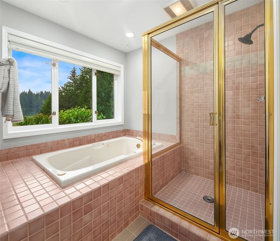 8826 E Meadow Lake Drive, Snohomish, WA 98290