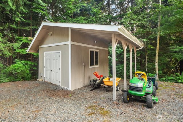 8826 E Meadow Lake Drive, Snohomish, WA 98290