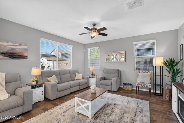 3876 E SOURWOOD Drive, Gilbert, AZ 85298