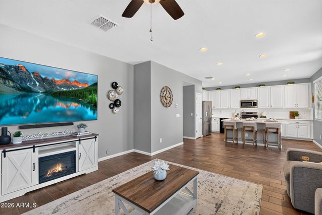 3876 E SOURWOOD Drive, Gilbert, AZ 85298