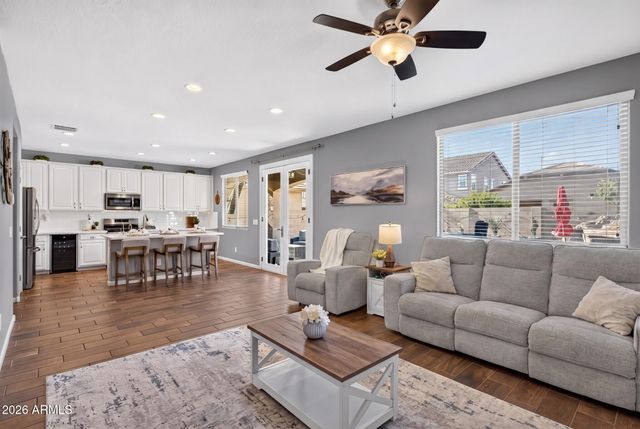 3876 E SOURWOOD Drive, Gilbert, AZ 85298