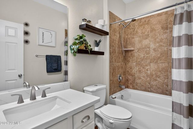 3876 E SOURWOOD Drive, Gilbert, AZ 85298
