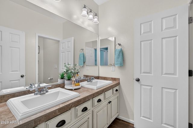 3876 E SOURWOOD Drive, Gilbert, AZ 85298