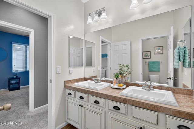 3876 E SOURWOOD Drive, Gilbert, AZ 85298