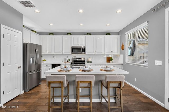 3876 E SOURWOOD Drive, Gilbert, AZ 85298
