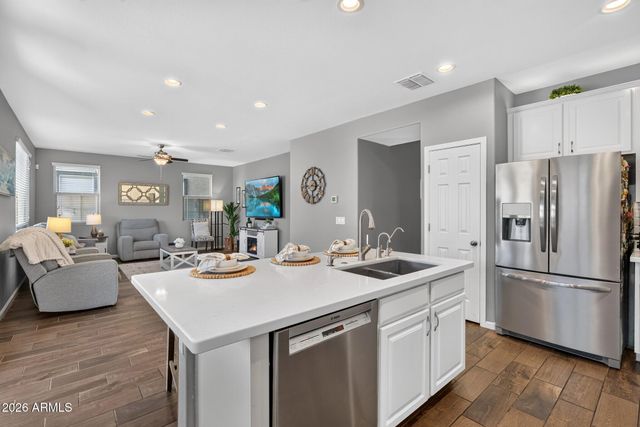 3876 E SOURWOOD Drive, Gilbert, AZ 85298