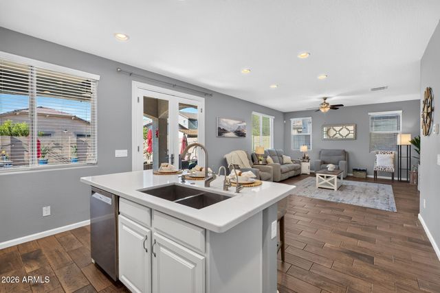 3876 E SOURWOOD Drive, Gilbert, AZ 85298
