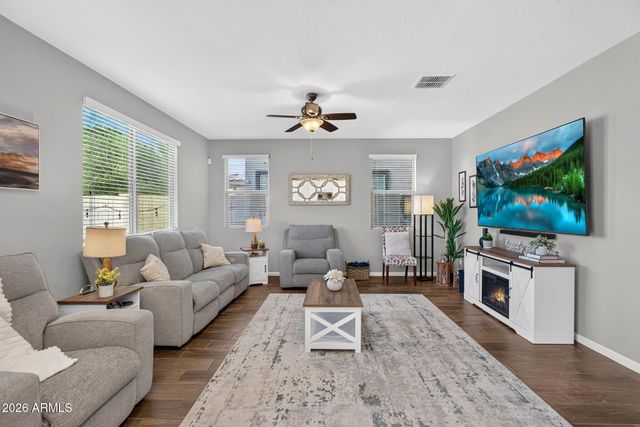 3876 E SOURWOOD Drive, Gilbert, AZ 85298