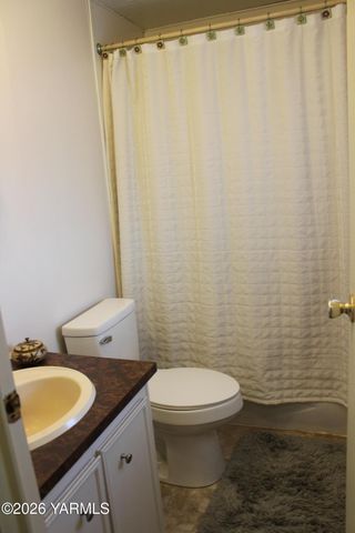 3601 Castlevale Rd 38, Yakima, WA 98902