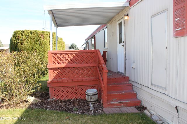 3601 Castlevale Rd 38, Yakima, WA 98902