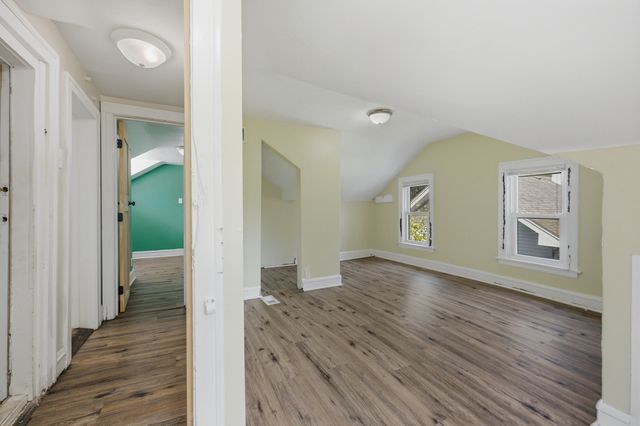 1375 WHITCOMB Avenue, Des Plaines, IL 60018