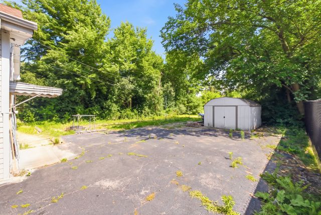 1375 WHITCOMB Avenue, Des Plaines, IL 60018