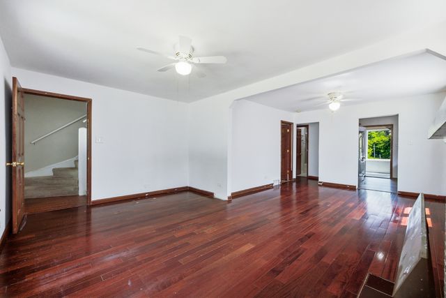 1375 WHITCOMB Avenue, Des Plaines, IL 60018