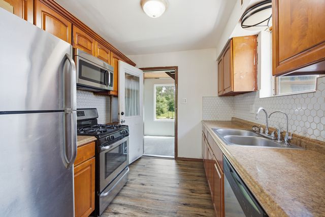 1375 WHITCOMB Avenue, Des Plaines, IL 60018