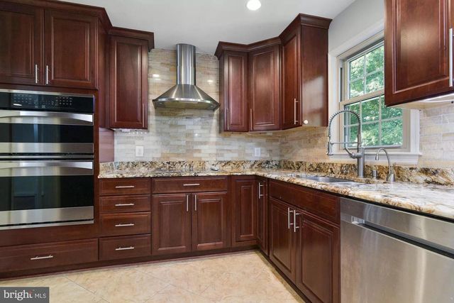 10127 CRESTBERRY PL, Bethesda, MD 20817
