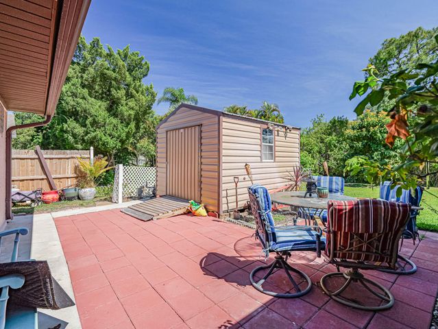 113 Larchmont Terrace, Sebastian, FL 32958